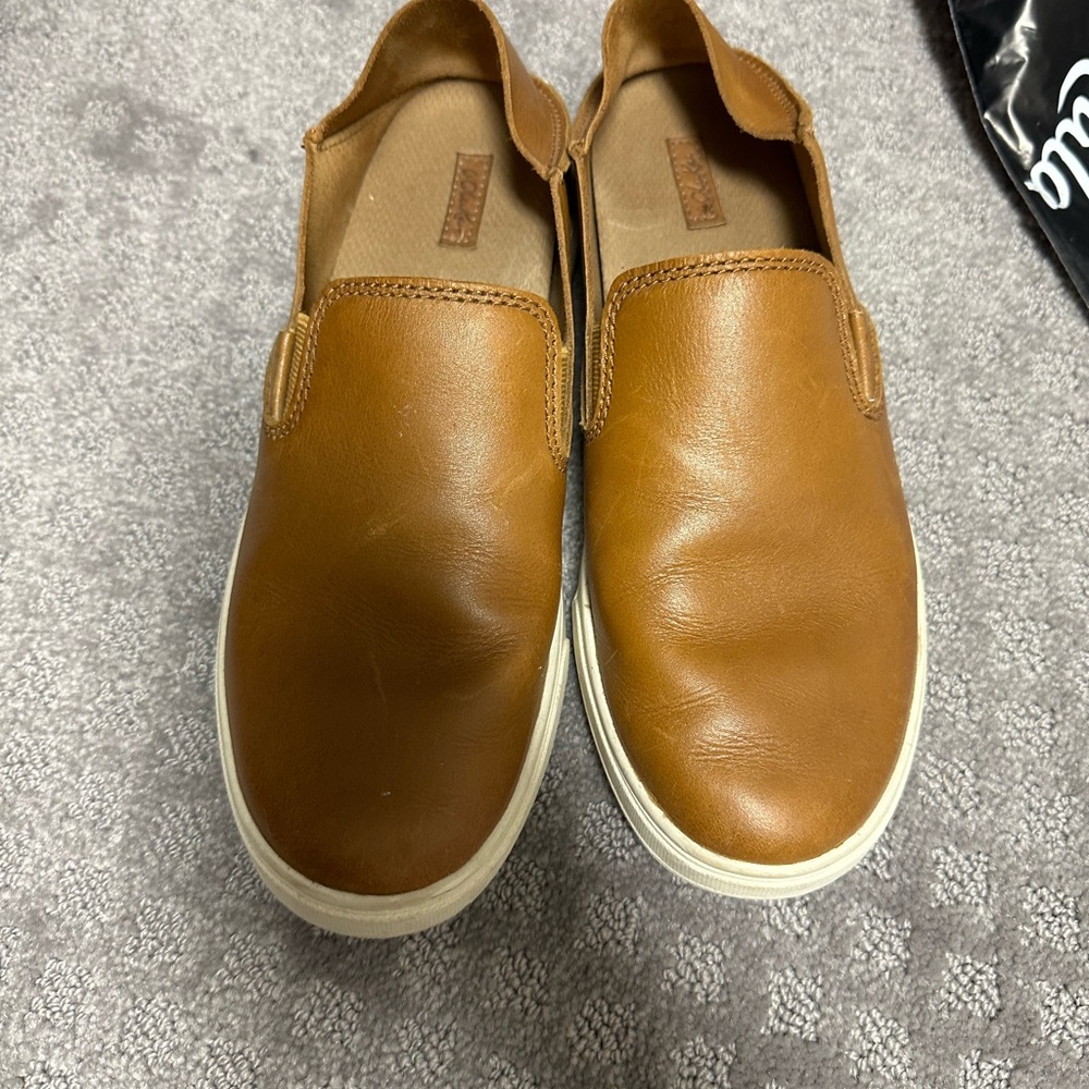 Olukai pehuea leather slip on